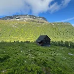 Handeland Near Trolltunga And Pulpit Rock Sleeps 18 With Sauna Hébergement de vacances *