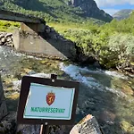 Handeland Near Trolltunga And Pulpit Rock Sleeps 18 With Sauna Hébergement de vacances