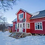 Handeland Near Trolltunga And Pulpit Rock Sleeps 18 With Sauna Hébergement de vacances *
