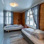 Handeland Near Trolltunga And Pulpit Rock Sleeps 18 With Sauna Hébergement de vacances