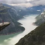 Handeland Near Trolltunga And Pulpit Rock Sleeps 18 With Sauna * Sauda
