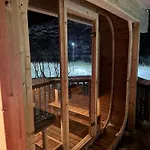 Hébergement de vacances Handeland Near Trolltunga And Pulpit Rock Sleeps 18 With Sauna Sauda