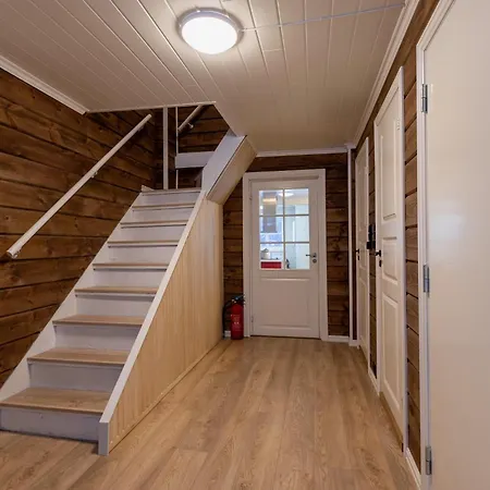 Handeland Near Trolltunga And Pulpit Rock Sleeps 18 With Sauna *