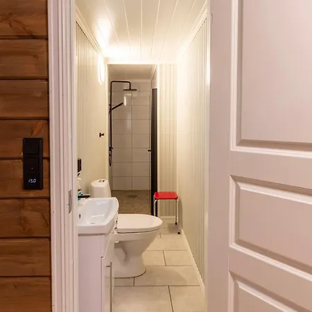 Handeland Near Trolltunga And Pulpit Rock Sleeps 18 With Sauna *