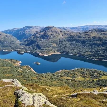 Handeland Near Trolltunga And Pulpit Rock Sleeps 18 With Sauna Vakantiehuis