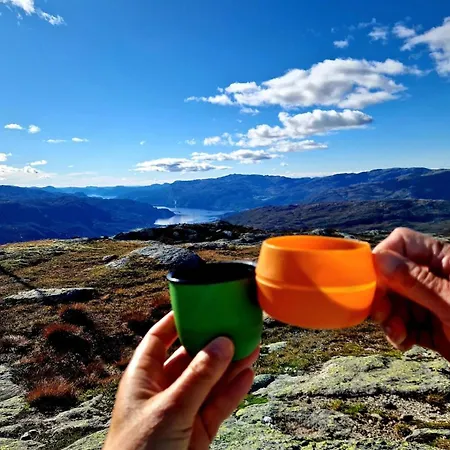 Hébergement de vacances Handeland Near Trolltunga And Pulpit Rock Sleeps 18 With Sauna Sauda