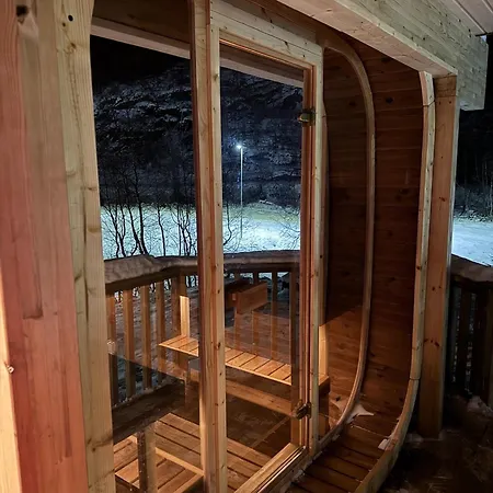 Vakantiehuis Handeland Near Trolltunga And Pulpit Rock Sleeps 18 With Sauna Sauda