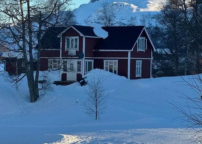 Handeland Near Trolltunga And Pulpit Rock Sleeps 18 With Sauna