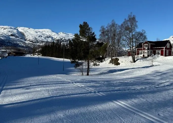 Semesterbostad Handeland Near Trolltunga And Pulpit Rock Sleeps 18 With Sauna