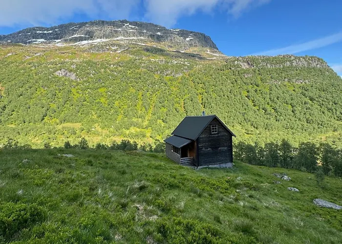 Handeland Near Trolltunga And Pulpit Rock Sleeps 18 With Sauna Semesterbostad *