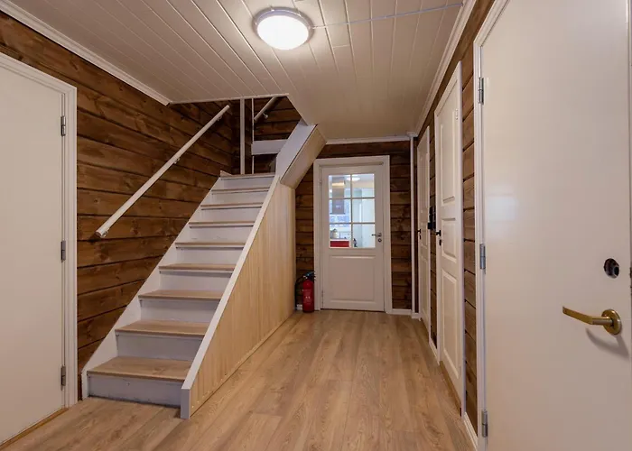 Handeland Near Trolltunga And Pulpit Rock Sleeps 18 With Sauna *