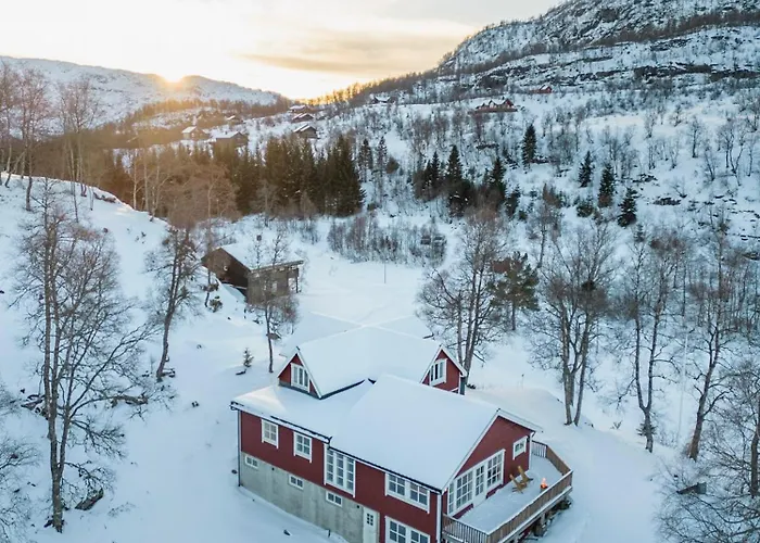 Semesterbostad Handeland Near Trolltunga And Pulpit Rock Sleeps 18 With Sauna *