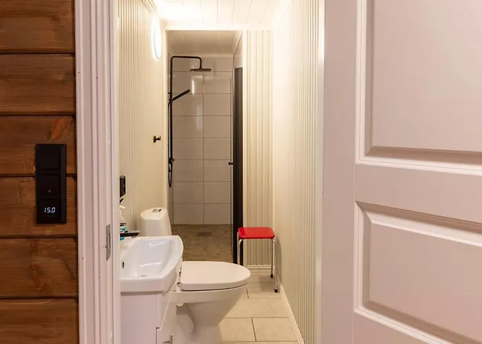 Handeland Near Trolltunga And Pulpit Rock Sleeps 18 With Sauna *