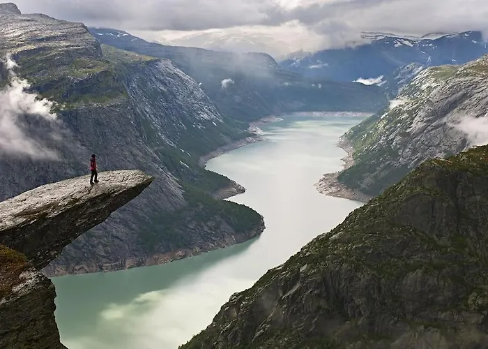 Handeland Near Trolltunga And Pulpit Rock Sleeps 18 With Sauna * Sauda