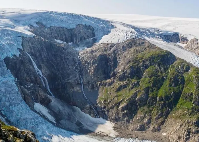 Handeland Near Trolltunga And Pulpit Rock Sleeps 18 With Sauna Semesterbostad