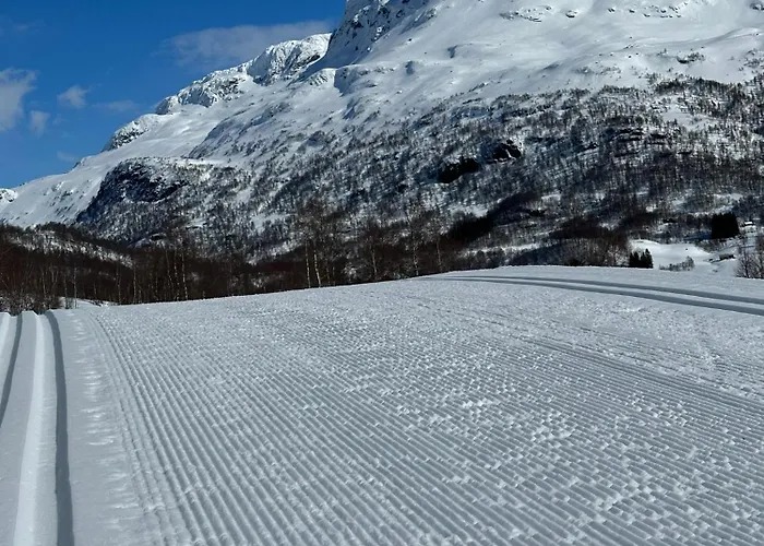 Semesterbostad Handeland Near Trolltunga And Pulpit Rock Sleeps 18 With Sauna Sauda