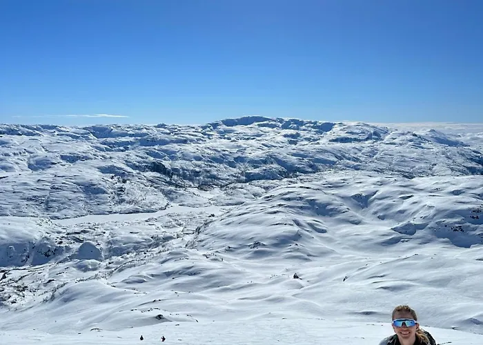 Handeland Near Trolltunga And Pulpit Rock Sleeps 18 With Sauna Vakantiehuis *