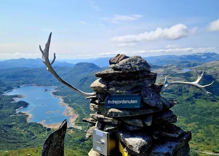 Handeland Near Trolltunga And Pulpit Rock Sleeps 18 With Sauna Sauda