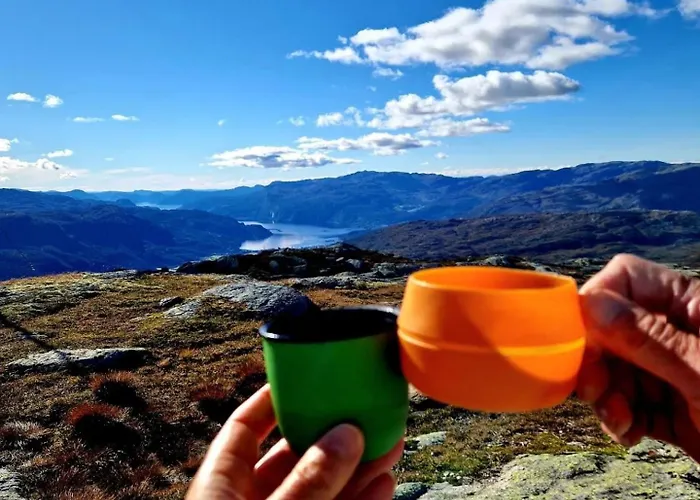 Dom wakacyjny Handeland Near Trolltunga And Pulpit Rock Sleeps 18 With Sauna Sauda