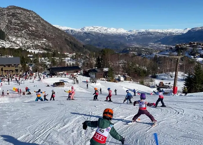 Handeland Near Trolltunga And Pulpit Rock Sleeps 18 With Sauna