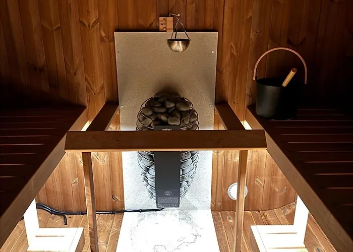 Handeland Near Trolltunga And Pulpit Rock Sleeps 18 With Sauna * Sauda