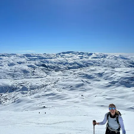 Handeland Near Trolltunga And Pulpit Rock Sleeps 18 With Sauna Semesterbostad *