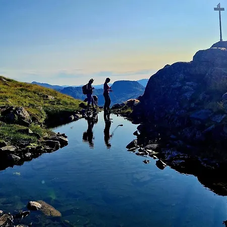 Semesterbostad Handeland Near Trolltunga And Pulpit Rock Sleeps 18 With Sauna *