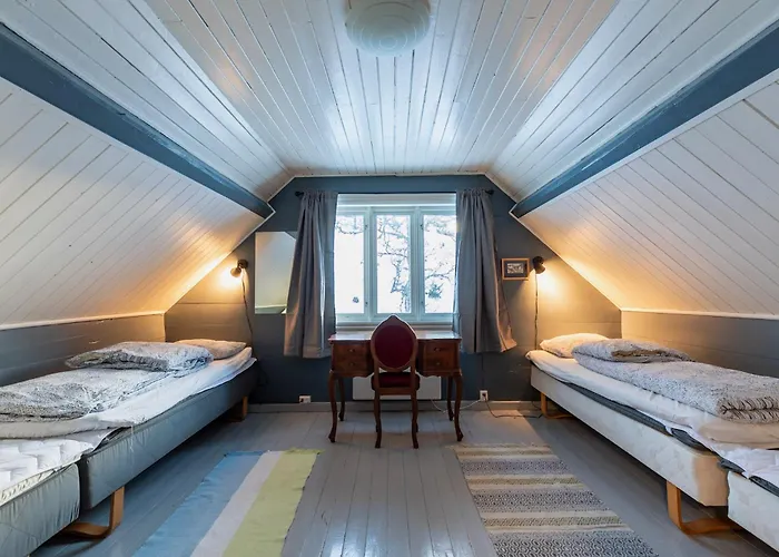 Handeland Near Trolltunga And Pulpit Rock Sleeps 18 With Sauna