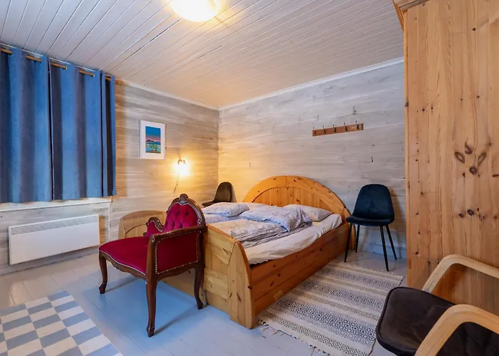 Handeland Near Trolltunga And Pulpit Rock Sleeps 18 With Sauna